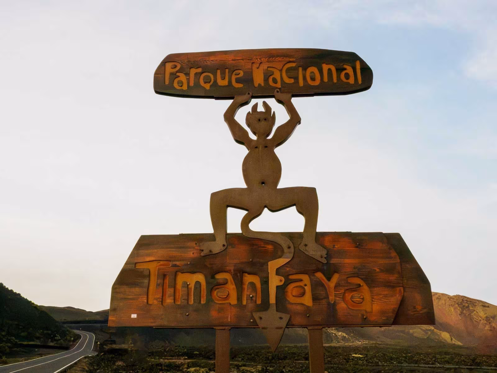 TIMANFAYA NATIONAL PARK: 10 TOP TIPS BEFORE YOU VISIT LANZAROTE’S FIRE MOUNTAINS
