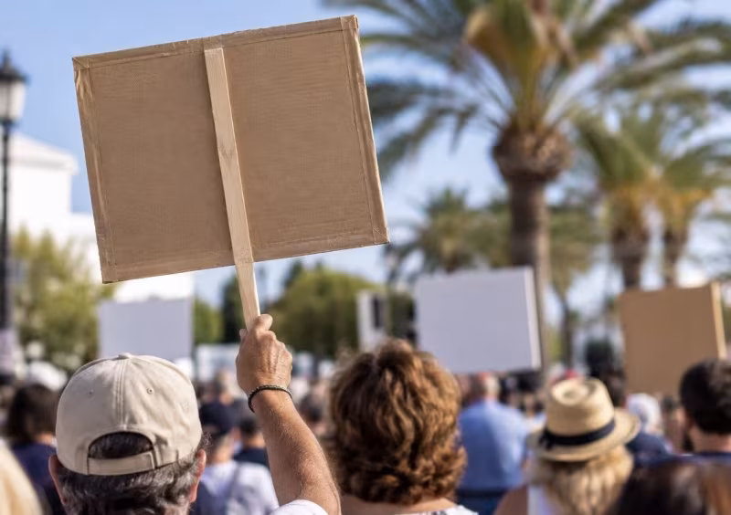 Around 50 People Attend Anti-Sánchez Protest Near La Mareta in Lanzarote