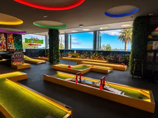 Indoor Crazy Mini Golf