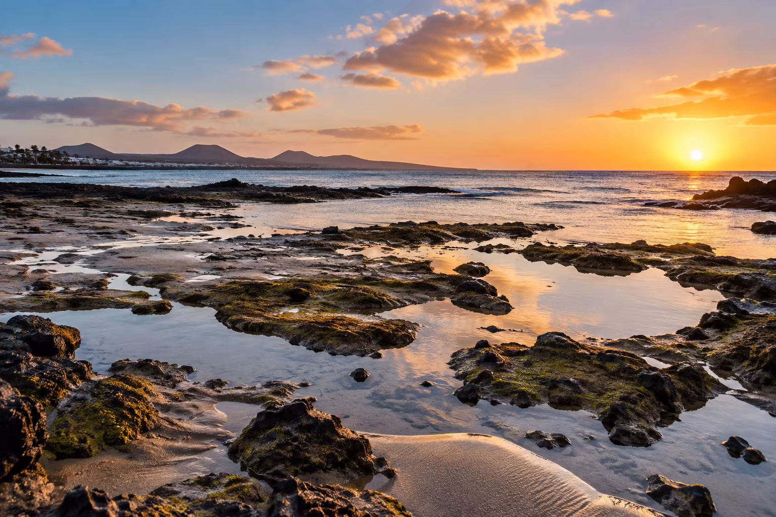 LANZAROTE’S EXTRAORDINARY TIDES REVEAL A DIFFERENT SIDE OF THE ISLAND