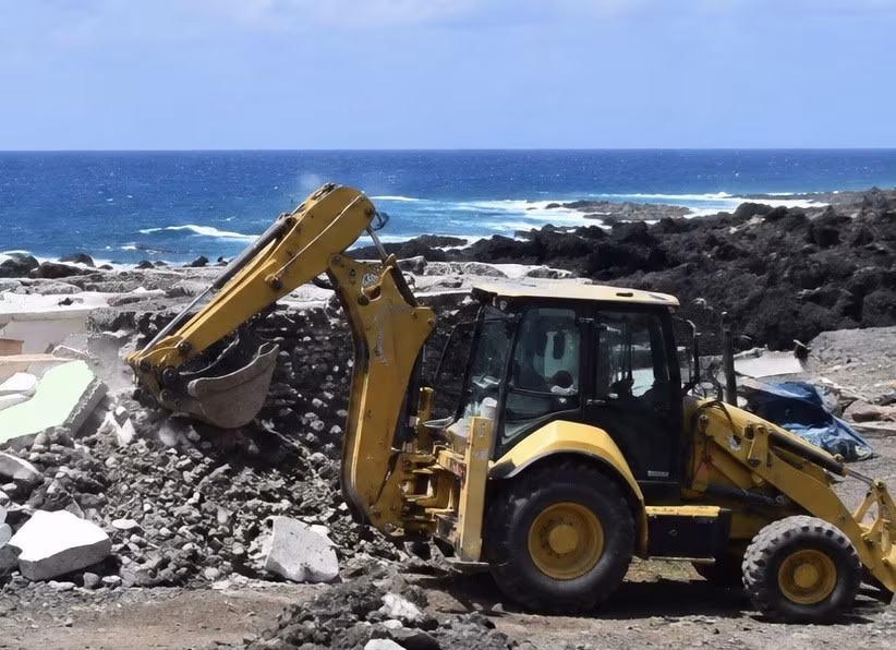 Historic Family Beach Hut Demolished on Lanzarote Coast After Almost 20 Years of Legal Proceedings