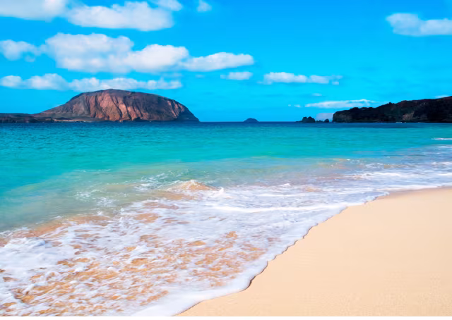Spanish Tourist Goes Viral After Review of La Graciosa Makes a U Turn